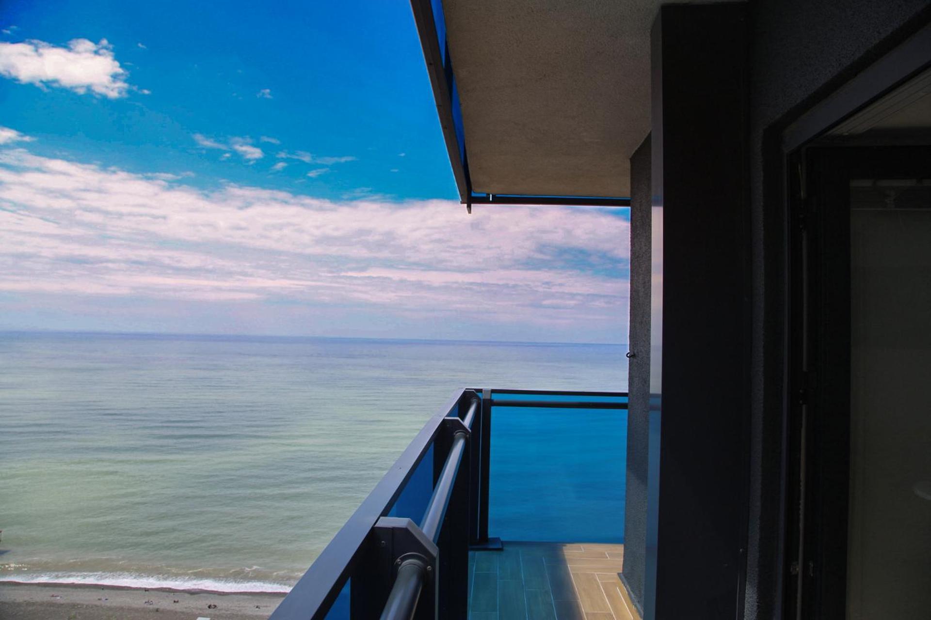 Luxury Beach Front Hotel باتومي المظهر الخارجي الصورة